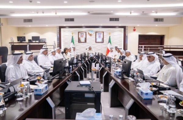 مجلس الوزراء الكويتي يحمل إيران المسؤولية الكاملة عن هجماتها على البلاد ويؤكد حق الكويت في الدفاع عن سيادتها مجلس الوزراء الكويتي يحمل إيران المسؤولية الكاملة عن هجماتها على البلاد ويؤكد حق الكويت في الدفاع عن سيادتها