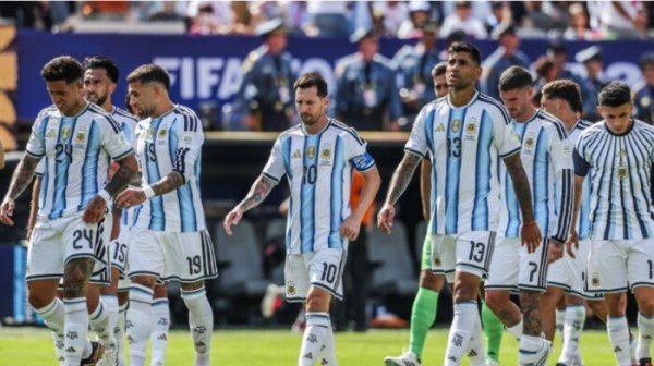 الكشف عن هدية ميسي لزملائه عقب خسارة نهائي كأس العالم