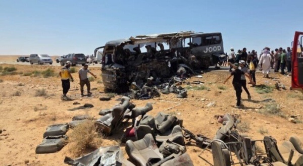 مصرع 35 شخصا وإصابة 30 آخرين جراء تصادم حافلتين في سوريا مصرع 35 شخصا وإصابة 30 آخرين جراء تصادم حافلتين في سوريا