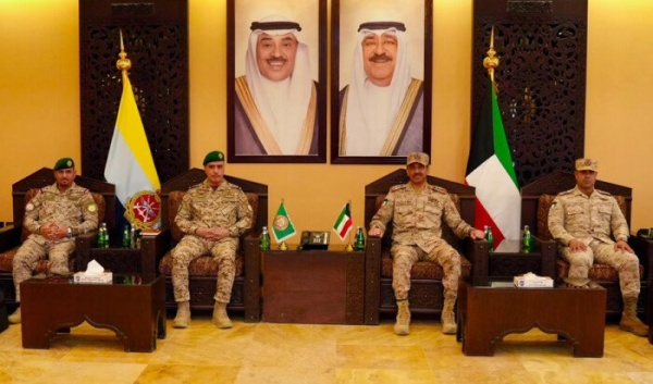 الكويت رئيس الأركان يستقبل قائدي القيادة الخليجية الموحدة و درع الجزيرة