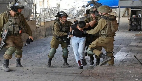 الاحتلال الإسرائيلي يعتقل 10 فلسطينيين بينهم طفل بالضفة الغربية المحتلة الاحتلال الإسرائيلي يعتقل 10 فلسطينيين بينهم طفل بالضفة الغربية المحتلة