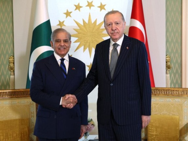 أردوغان وشهباز شريف يبحثان تعزيز التعاون الثنائي وتطورات الأوضاع الإقليمية أردوغان وشهباز شريف يبحثان تعزيز التعاون الثنائي وتطورات الأوضاع الإقليمية