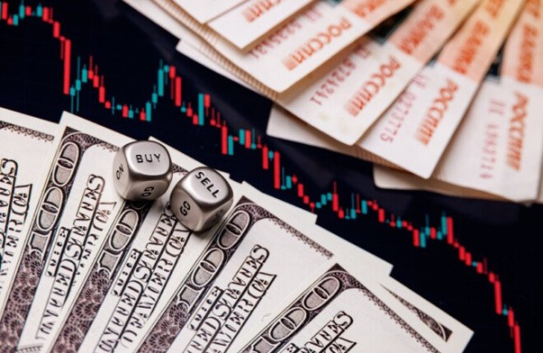 المركزي الروسي يخفض سعر الفائدة إلى 14 للمرة العاشرة على التوالي رغم توقعات بتثبيته