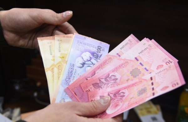 أزمة استبدال العملة في سوريا تفتح الباب أمام السماسرة ومطالب بتمديد المهلة وتشديد الرقابة