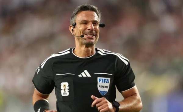 فيفا يكشف طاقم حكام نهائي كأس العالم