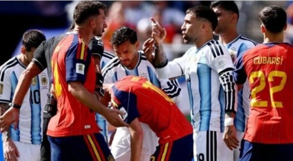 إسبانيا بطلا لكأس العالم للمرة الثانية بهدف نظيف في شباك الأرجنتين إسبانيا بطلا لكأس العالم للمرة الثانية بهدف نظيف في شباك الأرجنتين