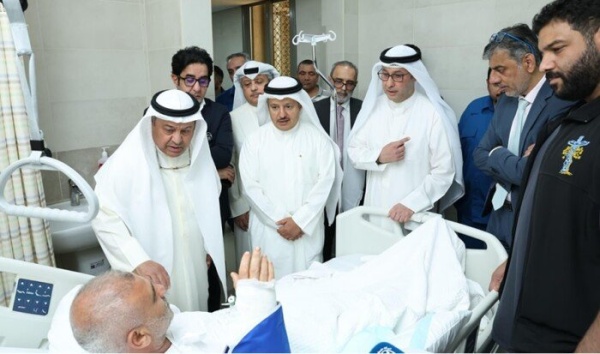 وزير النفط الكويتي يطمئن على مصاب الهجوم على منصة بحرية تابعة لـ نفط الكويت وزير النفط الكويتي يطمئن على مصاب الهجوم على منصة بحرية تابعة لـ نفط الكويت