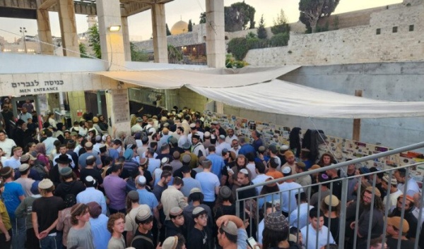 أكثر من 1300 مستوطن بينهم بن غفير يقتحمون المسجد الأقصى وسط إجراءات إسرائيلية مشددة أكثر من 1300 مستوطن بينهم بن غفير يقتحمون المسجد الأقصى وسط إجراءات إسرائيلية مشددة