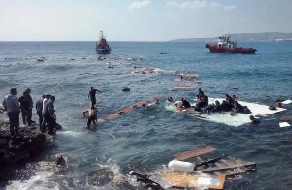 نجاة 15 مصري ا من غرق مركب هجرة غير شرعية قبالة سواحل ليبيا ووفاة اثنين بينهم طفل نجاة 15 مصري ا من غرق مركب هجرة غير شرعية قبالة سواحل ليبيا ووفاة اثنين بينهم طفل