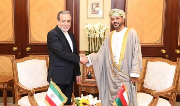 سلطنة عمان وإيران تبحثان إنشاء ممر ملاحي مؤقت عبر مضيق هرمز سلطنة عمان وإيران تبحثان إنشاء ممر ملاحي مؤقت عبر مضيق هرمز