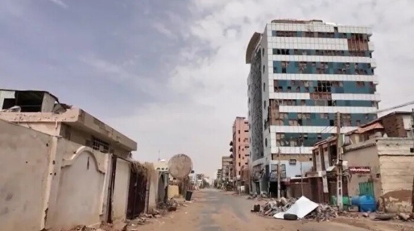 عودة الحياة إلى مستشفيات الخرطوم القطاع الصحي يستعيد نشاطه تدريجيا بعد أشهر من الحرب عودة الحياة إلى مستشفيات الخرطوم القطاع الصحي يستعيد نشاطه تدريجيا بعد أشهر من الحرب