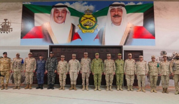 رئيس الأركان الكويتي يشهد ختام تمرين راية وطن 2 بمشاركة الداخلية والحرس الوطني رئيس الأركان الكويتي يشهد ختام تمرين راية وطن 2 بمشاركة الداخلية والحرس الوطني