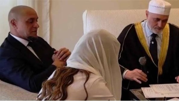 هل اعتنق النجم روبرتو كارلوس الإسلام تقارير تكشف تفاصيل مثيرة هل اعتنق النجم روبرتو كارلوس الإسلام تقارير تكشف تفاصيل مثيرة