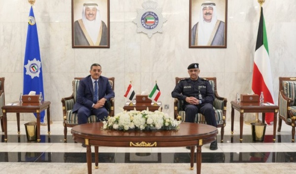 وكيل وزارة الداخلية بالكويت يبحث مع السفير اليمني لدى البلاد تعزيز التعاون بالمجالات الأمنية وكيل وزارة الداخلية بالكويت يبحث مع السفير اليمني لدى البلاد تعزيز التعاون بالمجالات الأمنية