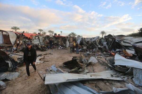 مركز حقوقي فلسطيني حصار الاحتلال يعطل 70 من المركبات ويهدد شريان الحياة في غزة مركز حقوقي فلسطيني حصار الاحتلال يعطل 70 من المركبات ويهدد شريان الحياة في غزة