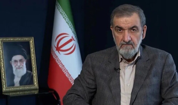 محسن رضائي أمين ا للمجلس الأعلى للأمن القومي الإيراني خلف ا لذو القدر