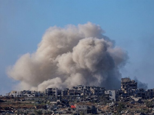 استشهاد 6 فلسطينيين وإصابة 10 آخرين في غارة إسرائيلية على غرب غزة استشهاد 6 فلسطينيين وإصابة 10 آخرين في غارة إسرائيلية على غرب غزة