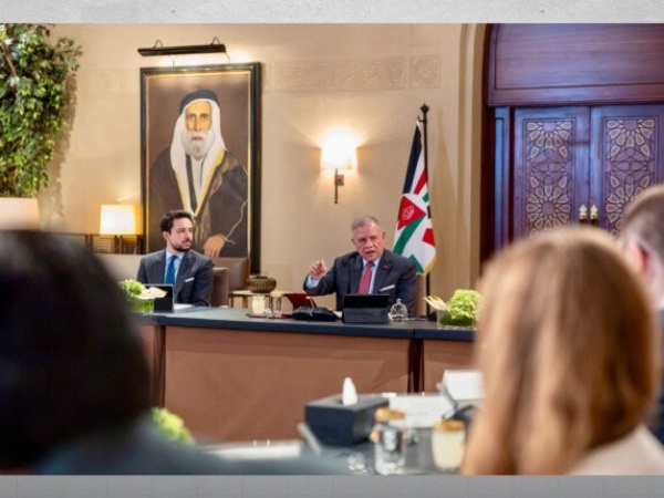 العاهل الأردني يبحث مع وفد من الكونغرس الأمريكي تطورات المنطقة وسبل تعزيز الشراكة العاهل الأردني يبحث مع وفد من الكونغرس الأمريكي تطورات المنطقة وسبل تعزيز الشراكة