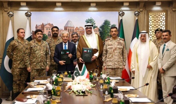 الكويت وباكستان تعززان التعاون الدفاعي باتفاقية عسكرية مشتركة الكويت وباكستان تعززان التعاون الدفاعي باتفاقية عسكرية مشتركة
