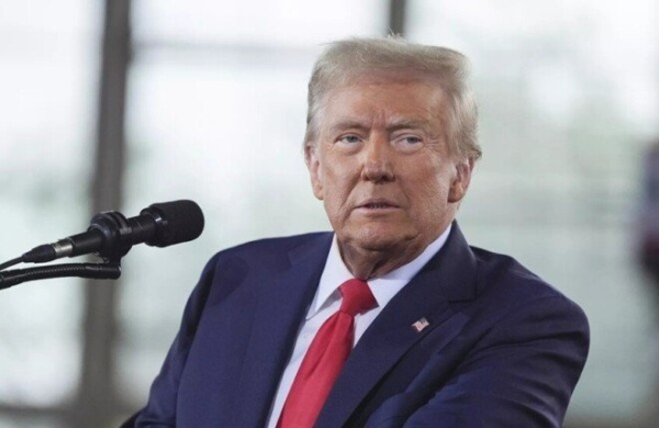 ترامب ينفي وجود مفاوضات مع إيران ويؤكد استمرار الحصار البحري ترامب ينفي وجود مفاوضات مع إيران ويؤكد استمرار الحصار البحري