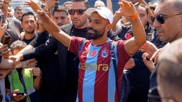 شعبية محمد صلاح على إنستغرام تفوق ناديه الجديد بـ36 مرة شعبية محمد صلاح على إنستغرام تفوق ناديه الجديد بـ36 مرة