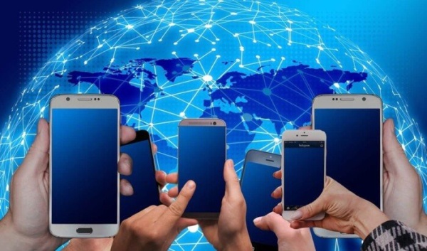 دراسة الإفراط في استخدام الإنترنت يزيد التوتر ويؤثر سلب ا على الحالة المزاجية