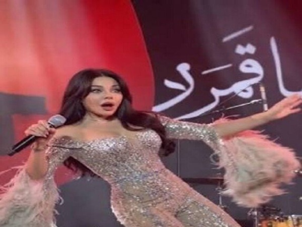 هيفاء وهبي تعلق على سقوطها في حفل زفاف وقعت في أيد أمينة هيفاء وهبي تعلق على سقوطها في حفل زفاف وقعت في أيد أمينة