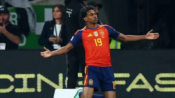 لامين يامال يحقق رقما قياسيا مع منتخب إسبانيا لامين يامال يحقق رقما قياسيا مع منتخب إسبانيا