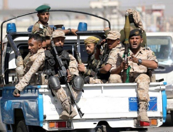 الجيش اليمنى يشن هجوما على مواقع استراتيجية جنوب غربى تعز ومقتل 10 حوثيين