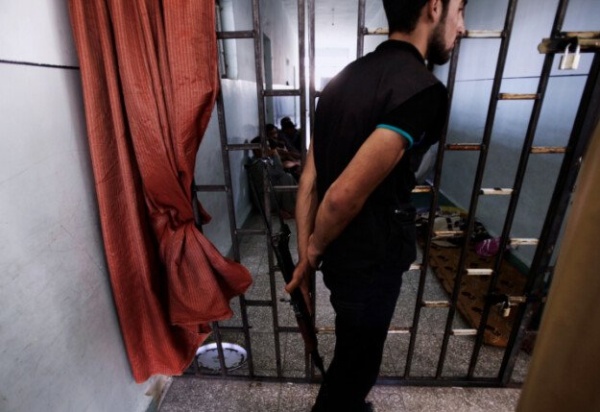 سوريا وفاة 9 من نزلاء سجن عين العرب وإصابة 17 آخرين جراء حريق داخل السجن سوريا وفاة 9 من نزلاء سجن عين العرب وإصابة 17 آخرين جراء حريق داخل السجن