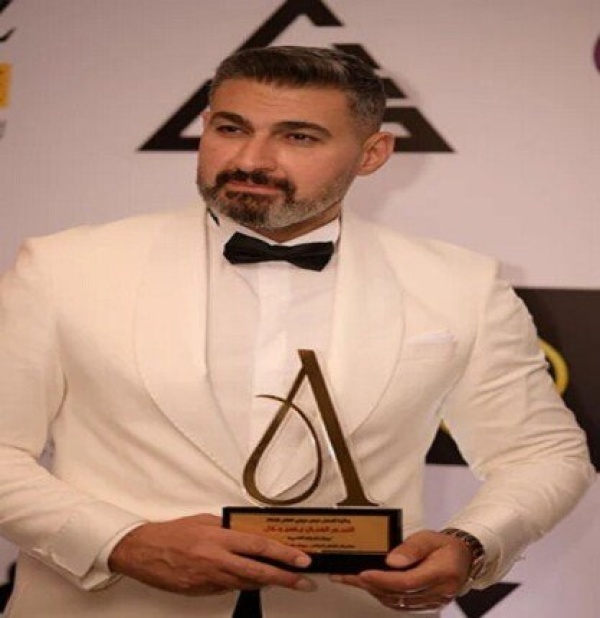 ياسر جلال يهدي جائزة أفضل نجم عربي إلى شهداء لبنان وفلسطين وأطفال غزة ياسر جلال يهدي جائزة أفضل نجم عربي إلى شهداء لبنان وفلسطين وأطفال غزة