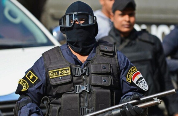 مفتشون مزيفون في قبضة الأمن ضبط 3 متهمين بابتزاز أصحاب معارض الأثاث بالقاهرة مفتشون مزيفون في قبضة الأمن ضبط 3 متهمين بابتزاز أصحاب معارض الأثاث بالقاهرة