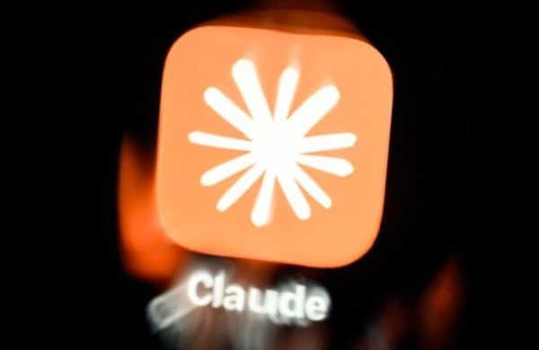 أنثروبيك نموذج claude يشارك في تطوير نسخ أكثر ذكاء وسط نقاشات حول مخاطر الذكاء الاصطناعي أنثروبيك نموذج claude يشارك في تطوير نسخ أكثر ذكاء وسط نقاشات حول مخاطر الذكاء الاصطناعي