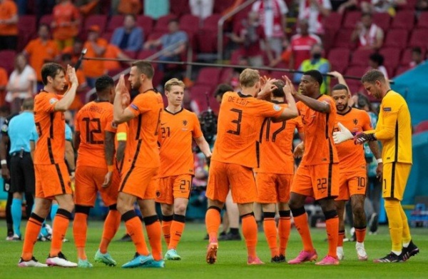 هولندا في اختبار ناري أمام ألمانيا تعرف على التشكيل المتوقع لـ الطواحين هولندا في اختبار ناري أمام ألمانيا تعرف على التشكيل المتوقع لـ الطواحين
