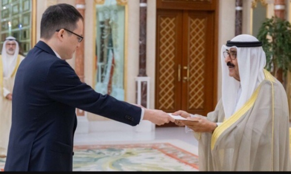 أمير الكويت يتسل م أوراق اعتماد عدد من السفراء لدى البلاد
