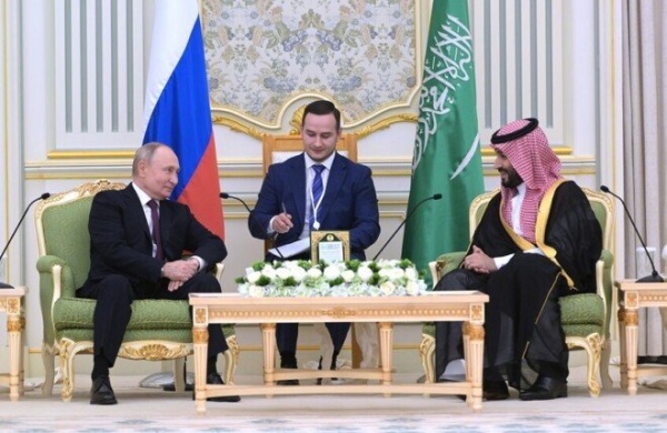 الرئيس الروسي وولي العهد السعودي يبحثان التعاون بين موسكو والرياض والوضع في الشرق الأوسط الرئيس الروسي وولي العهد السعودي يبحثان التعاون بين موسكو والرياض والوضع في الشرق الأوسط