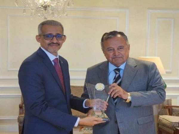 الألكسو والجامعة العربية تبحثان توحيد الجهود لتطوير التعليم وتعزيز التنمية الألكسو والجامعة العربية تبحثان توحيد الجهود لتطوير التعليم وتعزيز التنمية
