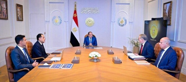 مصر توجيه رئاسي بتسريع وتيرة توطين الصناعات المختلفة بما يعزز القدرات الإنتاجية للاقتصاد الوطني مصر توجيه رئاسي بتسريع وتيرة توطين الصناعات المختلفة بما يعزز القدرات الإنتاجية للاقتصاد الوطني