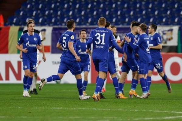 بث مباشر شاهد مباراة شالكه 04 ولايبزيج في الدوري الألماني