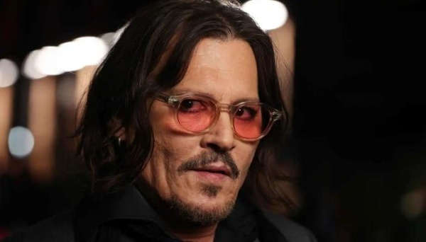 جوني ديب في مواجهة الأشباح التريلر الجديد لفيلم ebenezer يكشف عودته إلى هوليوود جوني ديب في مواجهة الأشباح التريلر الجديد لفيلم ebenezer يكشف عودته إلى هوليوود