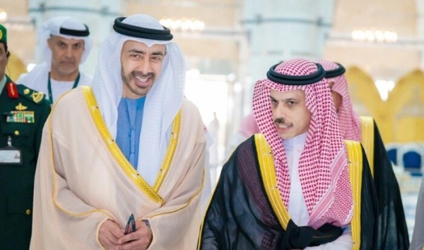 وزير الخارجية السعودي يبحث مع نظيره الإماراتي اعتداءات الحوثيين على مطار الملك خالد