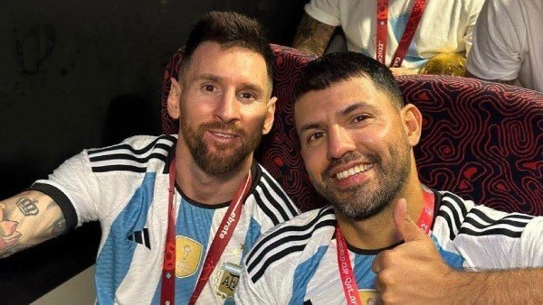 نجم منتخب الأرجنتين السابق أجويرو ميسي يستحق الكرة الذهبية ومونديال في سن الـ39 تحد كبير