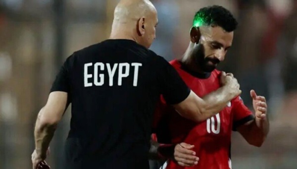 اتحاد الكرة المصري يتحرك لاحتواء أزمة صلاح وحسام حسن اتحاد الكرة المصري يتحرك لاحتواء أزمة صلاح وحسام حسن