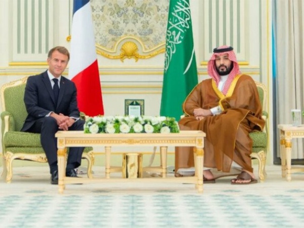 محمد بن سلمان وماكرون يبحثان تطورات الأوضاع الإقليمية والدولية في الرياض