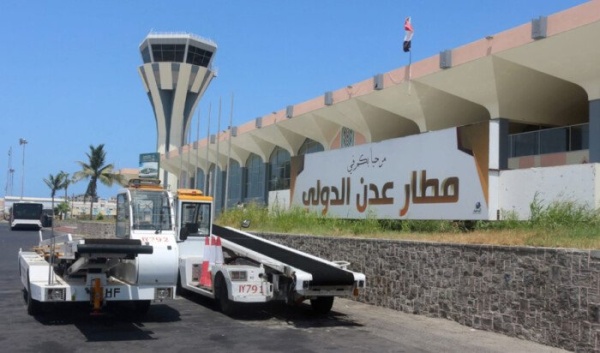استهداف مطار عدن بصاروخين باليستيين والسلطات تعلن عدم وقوع إصابات استهداف مطار عدن بصاروخين باليستيين والسلطات تعلن عدم وقوع إصابات