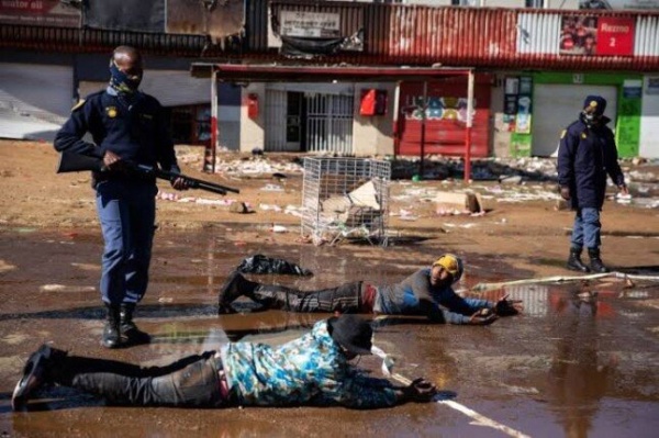 43 قتيلا في اغتيالات سياسية بجنوب إفريقيا قبل الانتخابات المحلية 43 قتيلا في اغتيالات سياسية بجنوب إفريقيا قبل الانتخابات المحلية
