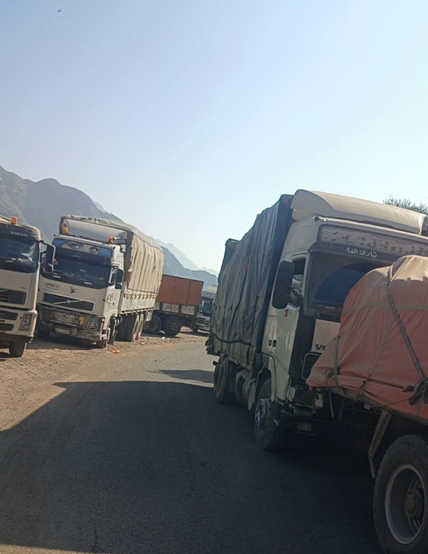 تعز فتح طريق الضباب وازدحام خانق على طريق الصحى تعز فتح طريق الضباب وازدحام خانق على طريق الصحى