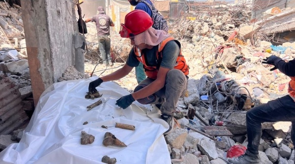 civil defense in gaza recovers 11 bodies from under the rubble of a house civil defense in gaza recovers 11 bodies from under the rubble of a house