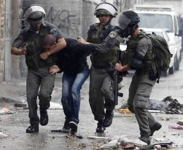 العدو الصهيوني يقتحم سلفيت ويعتدي على مواطنين في طمون ويعتقل ثلاثة فلسطينيين العدو الصهيوني يقتحم سلفيت ويعتدي على مواطنين في طمون ويعتقل ثلاثة فلسطينيين