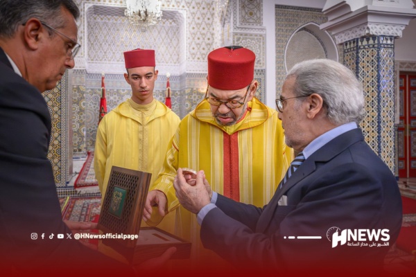 الملك يتسلم تقرير بنك المغرب والجواهري يستعرض حصيلة الاقتصاد الملك يتسلم تقرير بنك المغرب والجواهري يستعرض حصيلة الاقتصاد